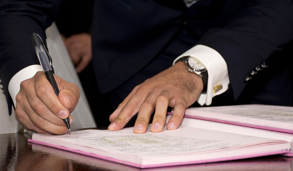 Signing the Contract